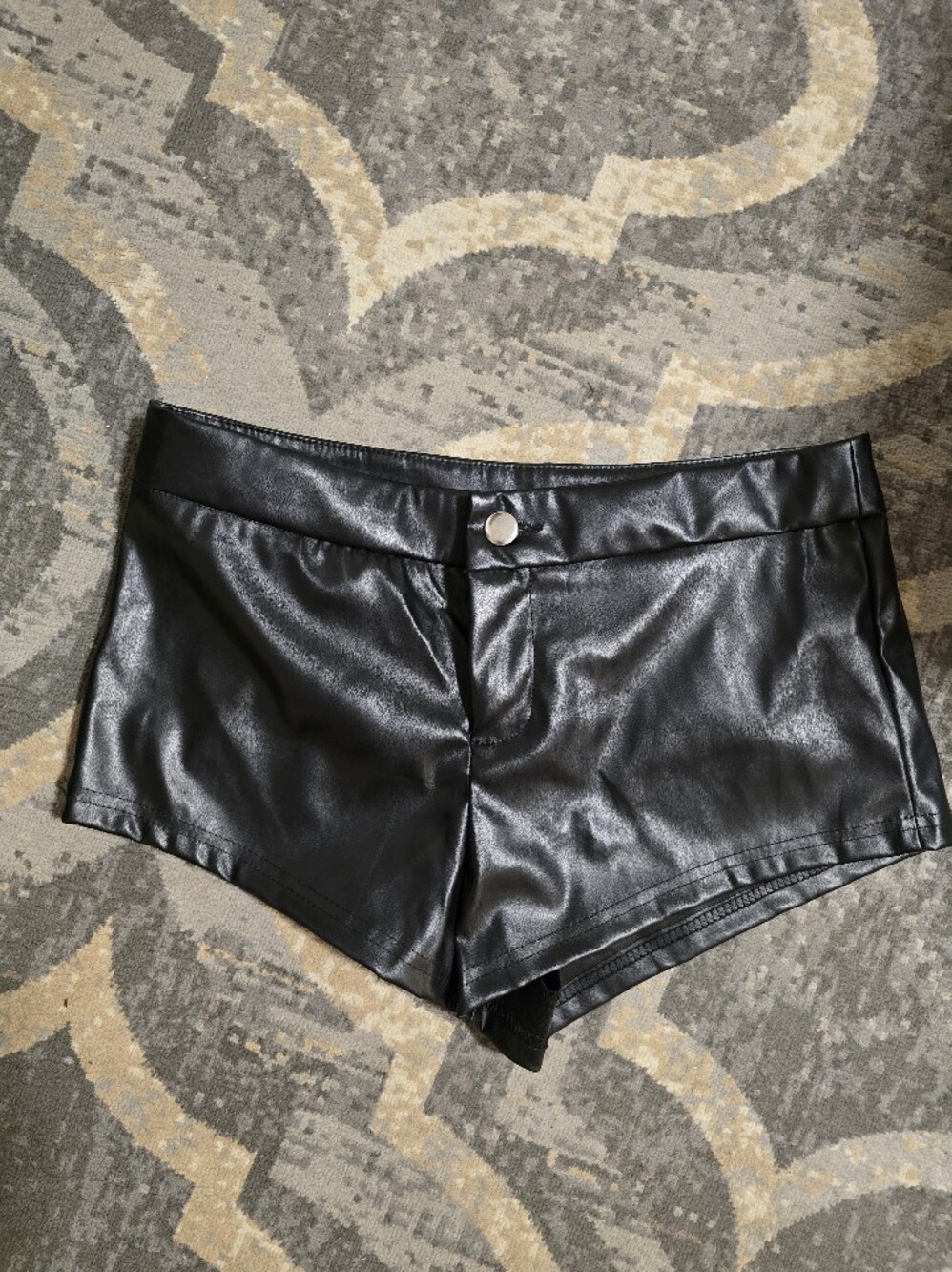 SHEIN Black Faux Leather Women’s Shorts Size XXS